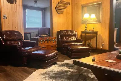 Image de Riverfront Cabin - Steps Away from the New River