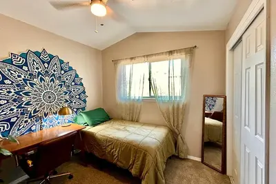 Image de Cozy 3-Bedroom Getaway with Yard, Driveway and Garage