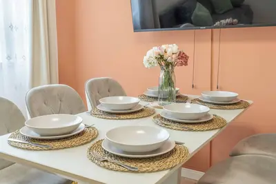 Image de Homely I 44m2 Apt near Train St. Self Check-In