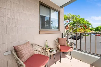 Image de Contemporary design in a charming 1bd