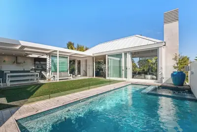 Image de Westmere Luxury | w Pool | by Furnished Rentals