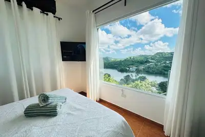 Image de Casa con Vista al Lago en Naranjito (Full Solar)