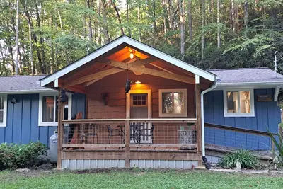 Image de Blue Smoke Cottage - Comfortable Cottage in the Mountains - Hot Tub - Fireplace