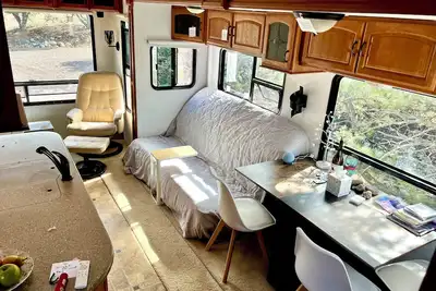 Image de Cozy, private, big 1 bedroom Rv. Walk to Crestone Ziggurat