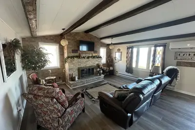 Image de Charming 1-level, 2-Bedroom Lakeside Retreat on Lake Holcombe