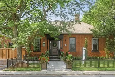 Image de Elegant Downtown Burlington Retreat – Walk to Lake, Shops & Dining!