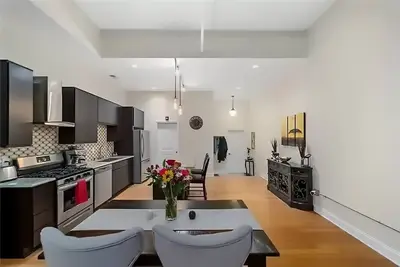 Image de 2026 Nfl Draft-Ready Condo in the heart of Downtown Pittsburgh!