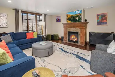 Image de Avon Ascent Retreat | Indoor Pool + Ski Shuttle