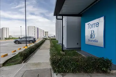 Image de Newly Renovated 2-Bedroom Apartment/ Modern Comfort in Prime Location.