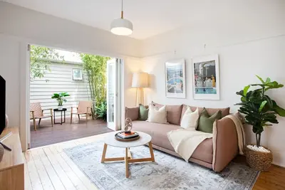 Image de Spacious 3br garden apartment + free parking