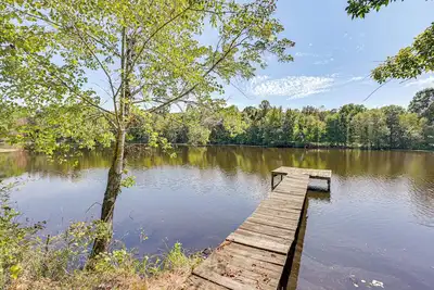 Image de Waterfront Home w/ Deck & Yard, 4 Mi to Farmville!