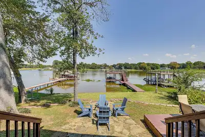 Image de Lakefront Escape w/ Game Room & Dock in Mabank!