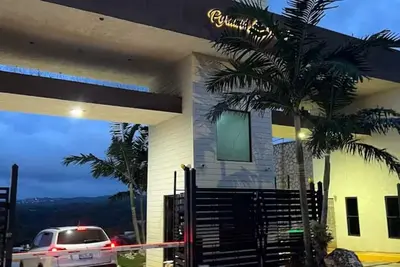 Image de 3-bedroom house in fabulous Ocho Rios with a pool with an ocean view.