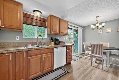 Image de Shabby Chic 3br Lake Retreat – Walk to Park, Shops, & More