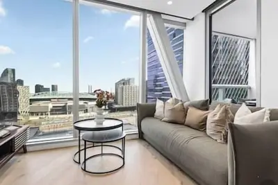 Image de Marvel Stadium Views – Modern & Bright Apt w/ Pool