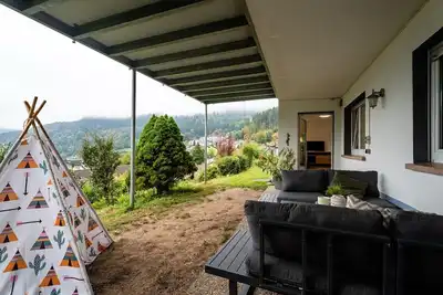 Image de Appartement 'Kinzigtalblick' avec vue sur la montagne, terrasse privée et Wi-Fi