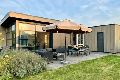 Image de Luxurious Chalet Sand & Seele with air conditioning - your dream vacation on the IJssel!