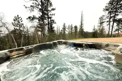 Image de Apres Powder Haus - Walk to Ski Slopes!