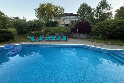 Image de Pool, Fire Pit Bedroom & Alaska King – Sleeps 16