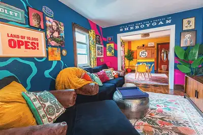 Image de Storybook 2-bedroom apartment 1mi from Lake Michigan