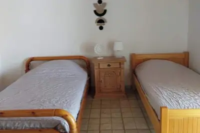 Image de Wooden house next to the sea