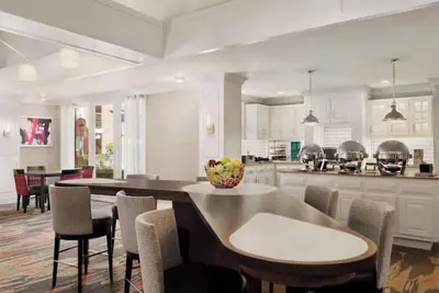 Image de Executive King 1br Suite w/Breakfast, Pool & Gym