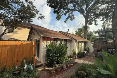 Image de Furnished, stand-alone guest house with private deck, Montrose