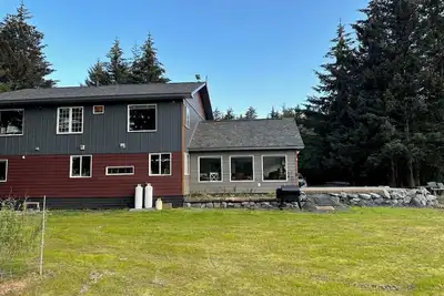 Image de Cama’i House: Spacious ocean front 7-bedroom cottage at Friends by the Ocean