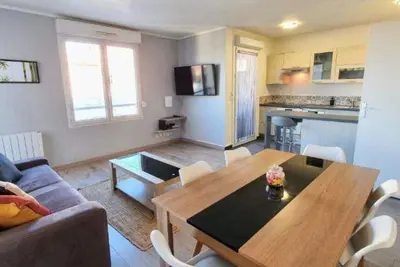 Image de Orly Express : Confort à Deux Pas de l’Aéroport