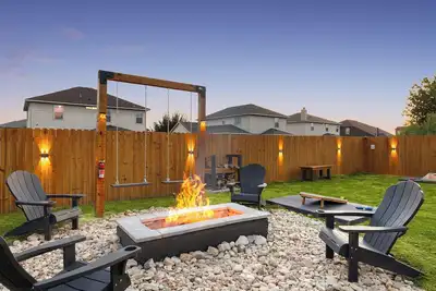 Image de Smart Home w/ Alexa + Backyard Retreat