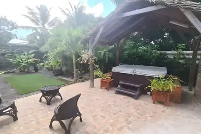 Image de Les Gîtes d’Arles – Le charme du Moule  Situés dans un cadre paisible et verdoyant au Moule,