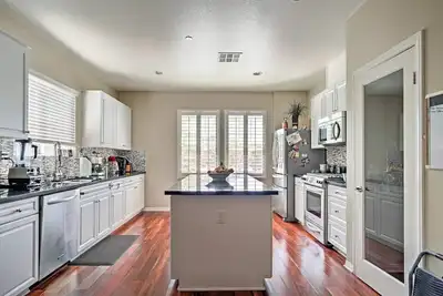 Image de Resort style living with fitness and sport courts for vacations or professionals