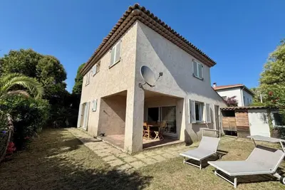 Image de Charmante maison avec balcon et jardin