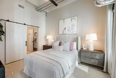 Image de Spacious 2br Luxury Home @ Walkable to Downtown Skyline Views