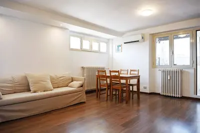 Image de Lovable attic room Vatican area.