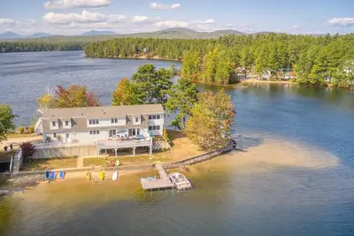 Image de A four-season lakefront getaway on your own private peninsula