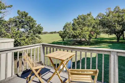 Image de Couples Retreat on Farm: 6 Mi to Dwtn Weatherford!