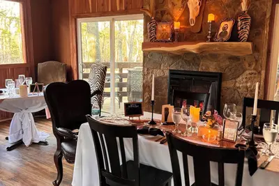 Image de Pitchfork - bring your family for a sleepover with our Giraffe!