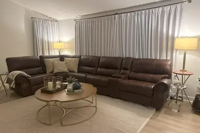 Image de Best Game Weekend Location! Walk to the Game! Recently Remodeled 3br with 4 Beds