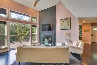 Image de Exclusive Missionary Ridge Residence Offering Stunning City and Mountain Views