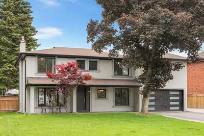 Image de Endless Comfort Awaits In This Poolside Hideaway! \nTranquility meets convenience!