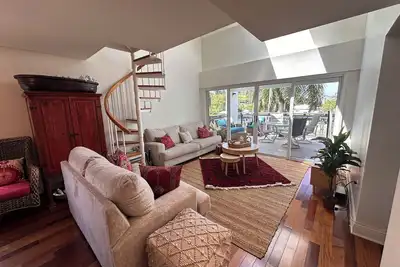 Image de Tropical Lotus- Cozy 3 bedroom, 3 bath with an ocean view, pool, gym, & tennis