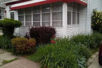 Image de Cozy 2-bedroom house with Ac/summer in Erie. Back street promenade overlooks bay