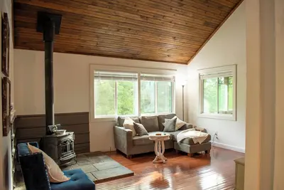 Image de Secluded cabin on 20acres boarding the George Washington National Park