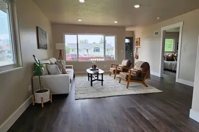 Image de Spacious comfortable weekend stay close to the outdoors.