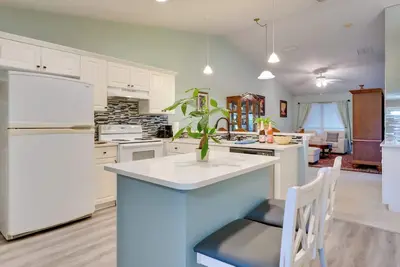 Image de Golf Course Community Home Near Springs & Swimming