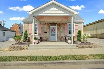 Image de Charming 2-bedroom cottage with Patio in Waterloo