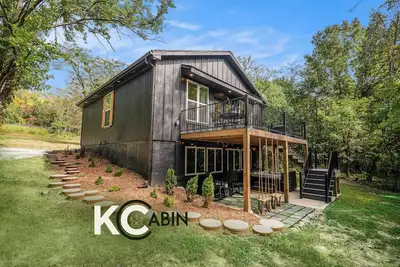 Image de KCcabin • Modern Wooded Retreat w/ Hot Tub