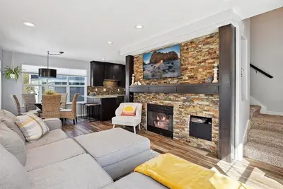 Image de Private 4br House with Hot Tub, 10 minutes from ski slopes and boating