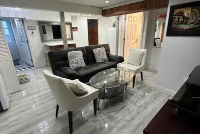 Image de Cozy  bedroom Unit in Boston.